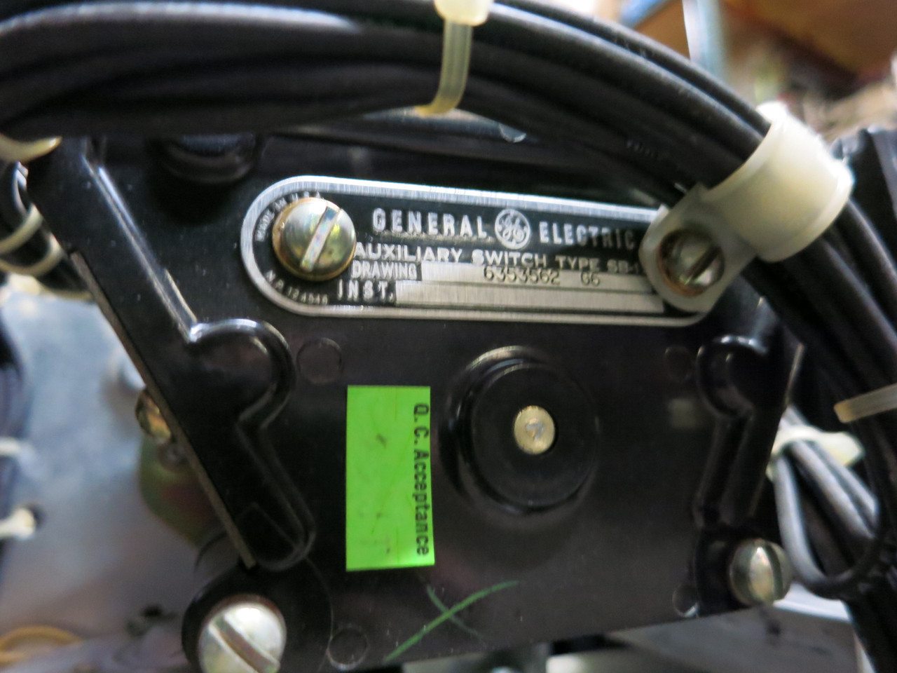 GE AKR-6D-30 600 Amp EO Air Breaker MicroVersaTrip TA9VT20MA1 LS w/ Aux & Shunt (GA0655-1)