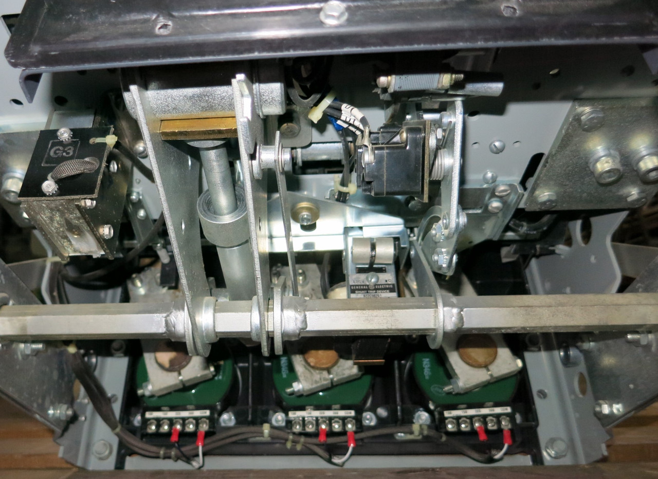 GE AKR-6D-30 300 Amp Breaker w MicroVersaTrip TA9VT20MA1 EO LS w Aux and Shunt (GA0661-1)