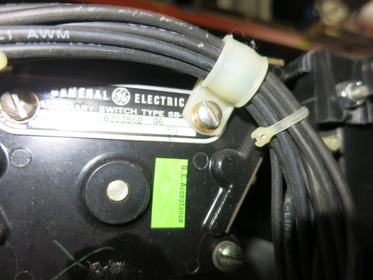 GE AKR-6D-30 300 Amp Breaker w MicroVersaTrip TA9VT20MA1 EO LS w Aux and Shunt (GA0661-1)