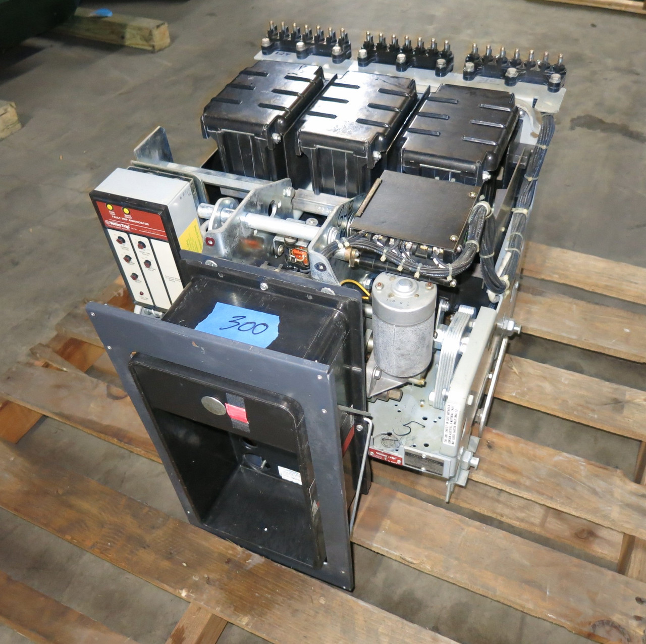 GE AKR-6D-30 300 Amp Breaker w MicroVersaTrip TA9VT20MA1 EO LS w Aux and Shunt (GA0661-1)