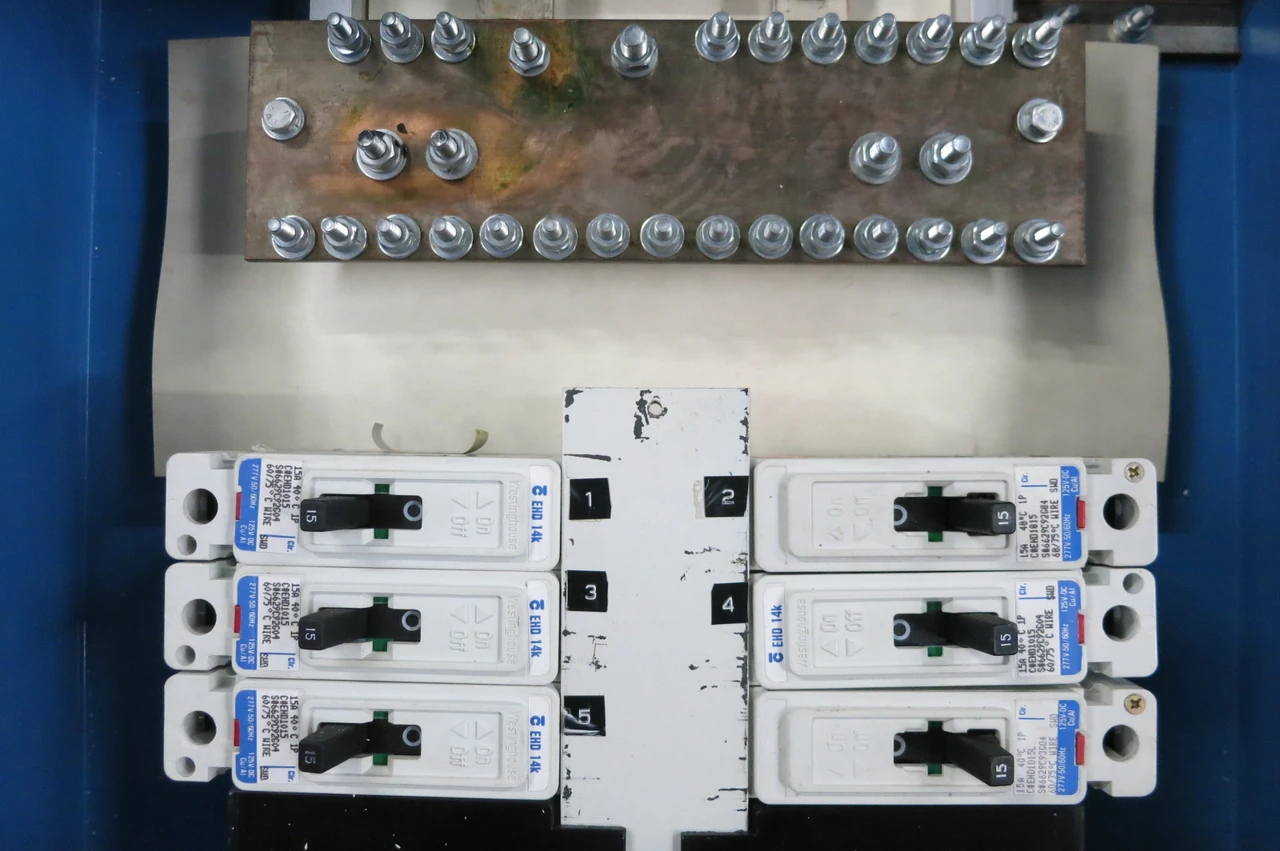 Westinghouse/Cregier 225A 240V 1 Phase 3W Lug In Type Breaker Panel w 6x EHD 15A (PM3123-1)