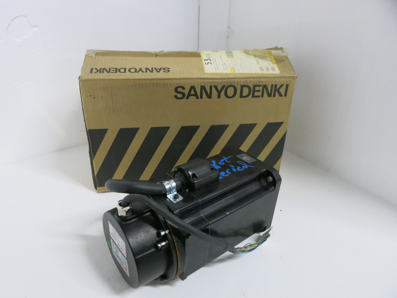 NEW Sanyo Denki P60B13250HCRSJ Nachi AC Servo Motor 2.5 kW 2000-RPM NIB (GA0693-22)