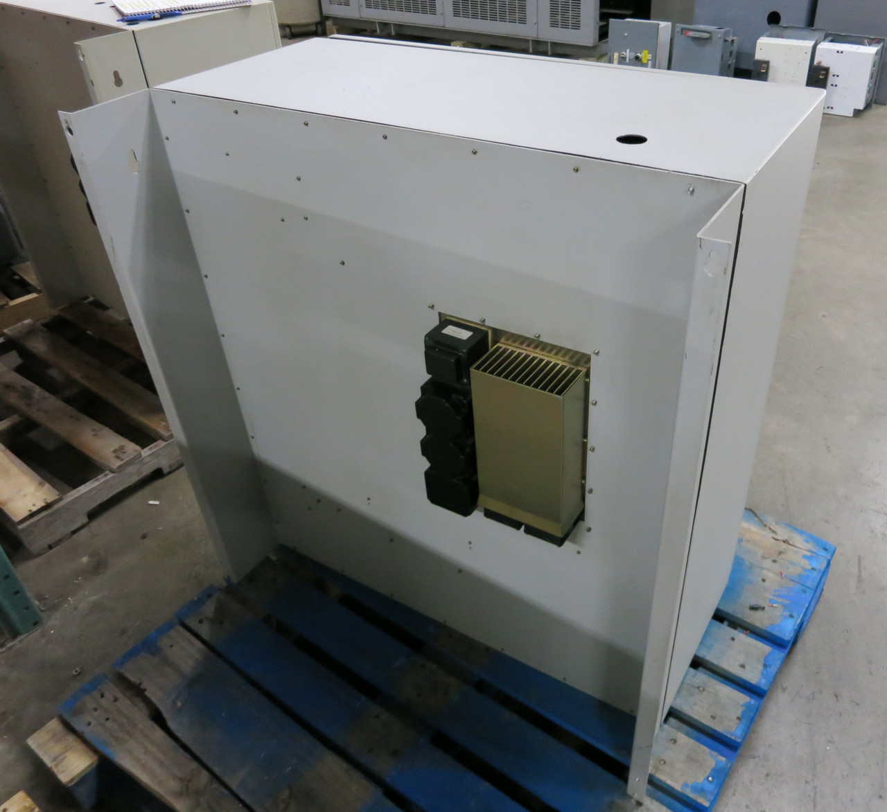 Allen Bradley 1336F-BRF100-AX-EN-L6 10 HP 1336 Plus II Enclosed AC VS Drive 480V (DW3620-2)