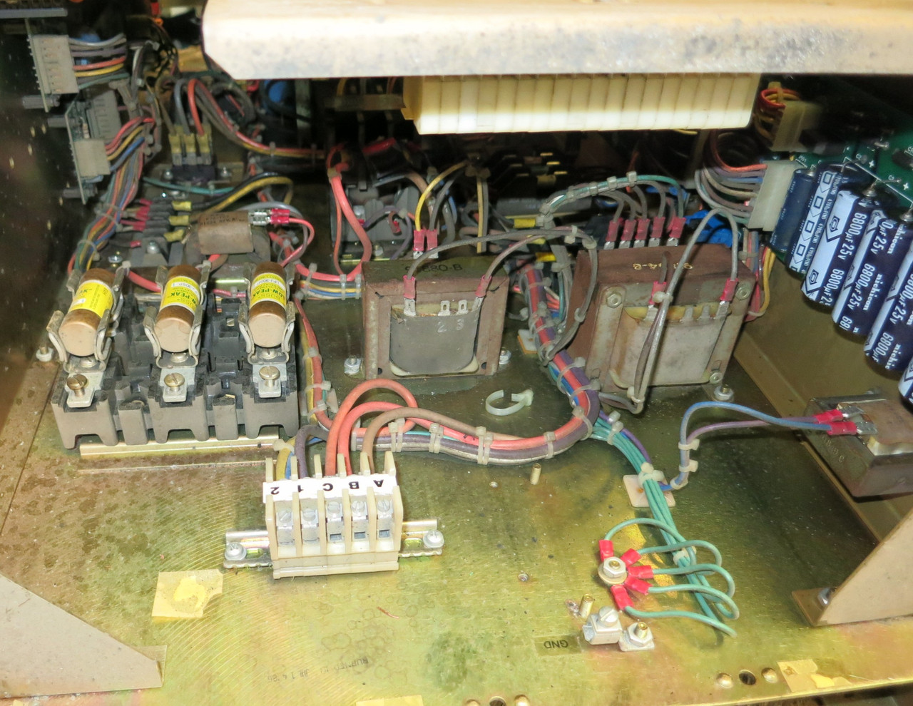 Allen Bradley 1334-FOB 15 HP Adjustable Frequency AC VS Drive 460V 17 kVA 21.3A (GA0743-2)