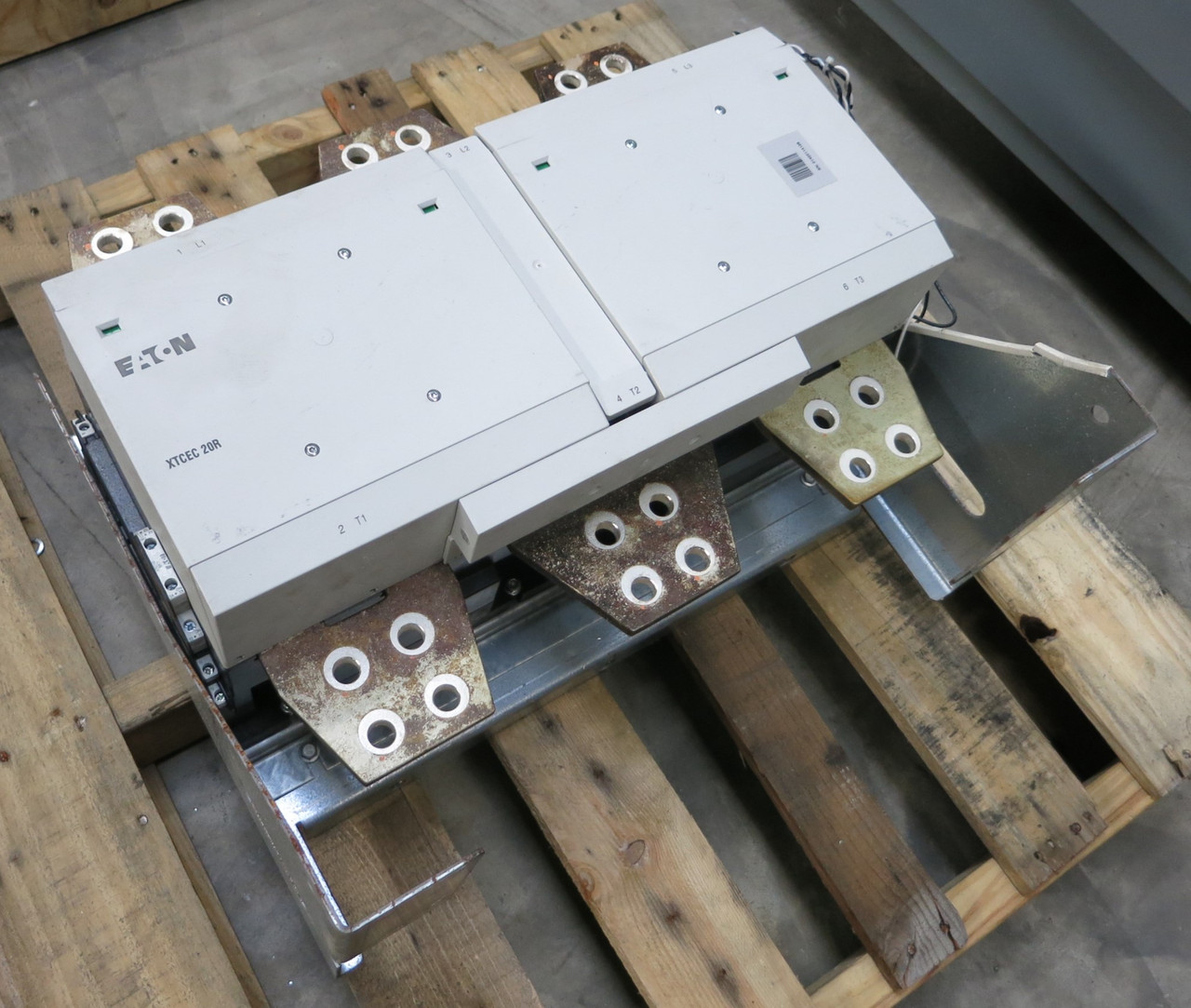 Eaton XTCEC20R 2000A 3P 600V Vacuum Contactor 230-250V Coil VT-H1400-50 CH (GA0752-2)