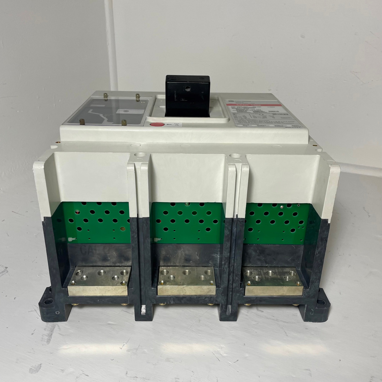 Cutler Hammer CRDC320T33WP10 2000A Circuit Breaker w 2000A Plug CRDC CRDC320T33W (EM4277-4)