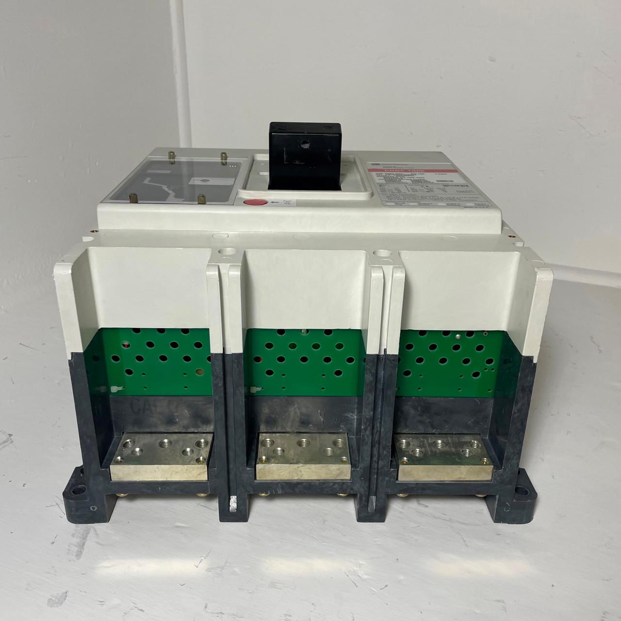 Cutler Hammer CRDC320T33WP10 2000A Circuit Breaker w 2000A Plug CRDC CRDC320T33W (EM4277-4)