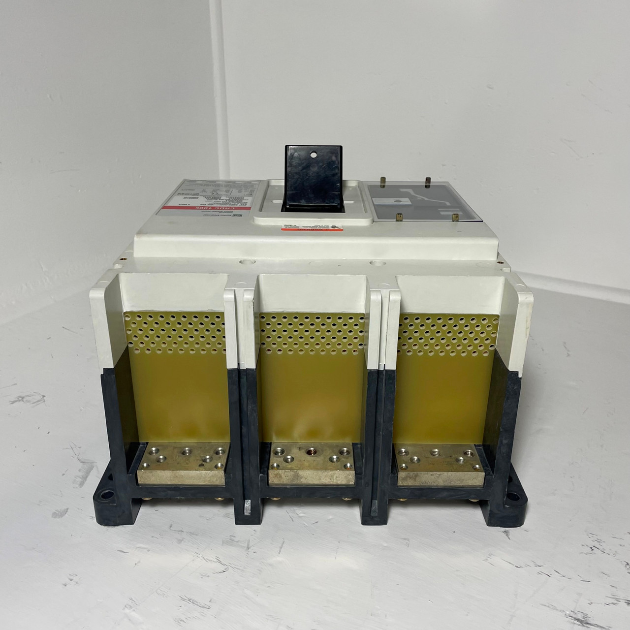 Cutler Hammer CRDC320T33WP10 2000A Circuit Breaker w 2000A Plug CRDC CRDC320T33W (EM4277-4)