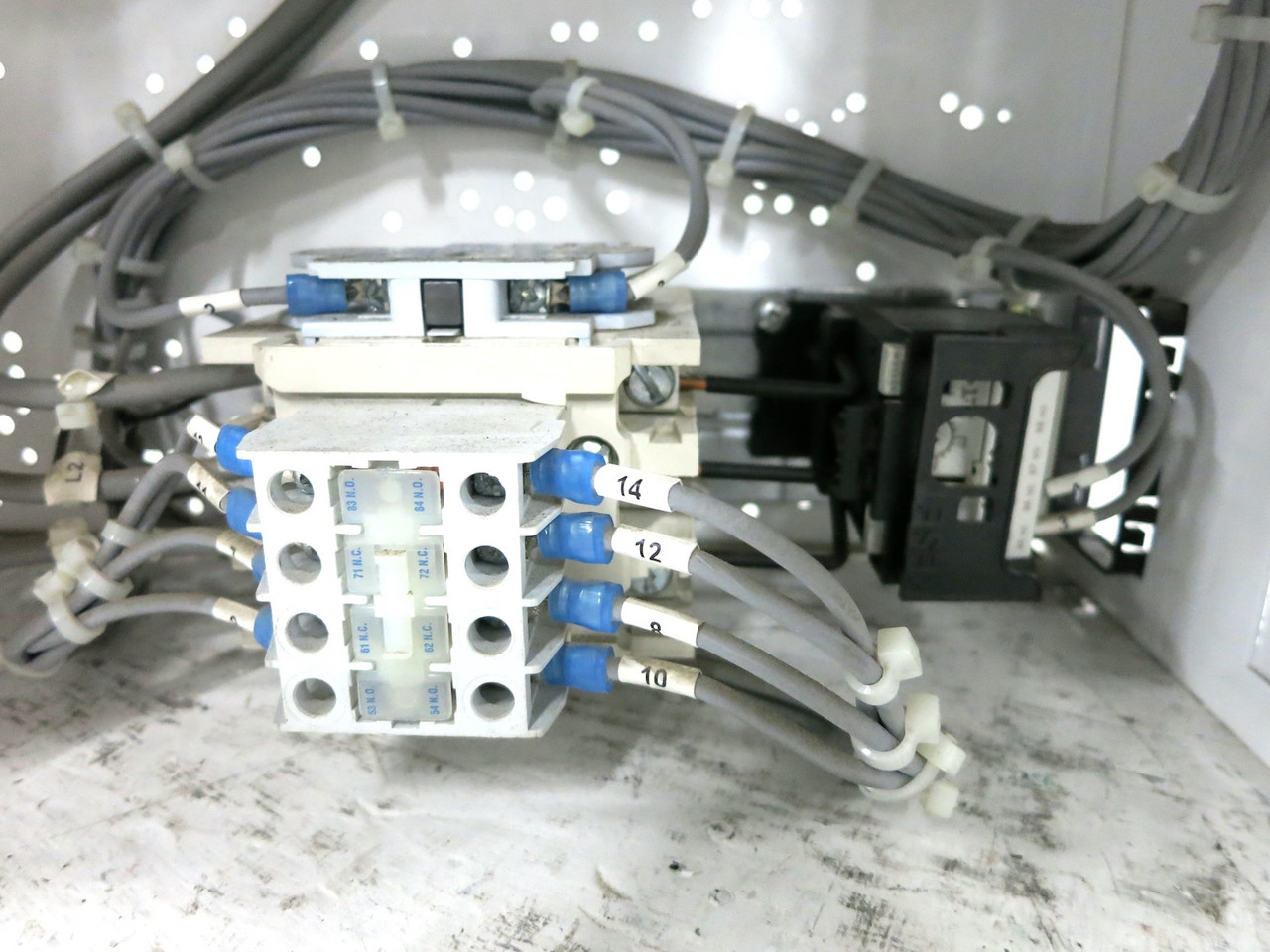 Eaton Freedom FlashGard 50A Breaker Size 2 Starter MCC Bucket 18" 50 Amp FLAW (DW3805-1)