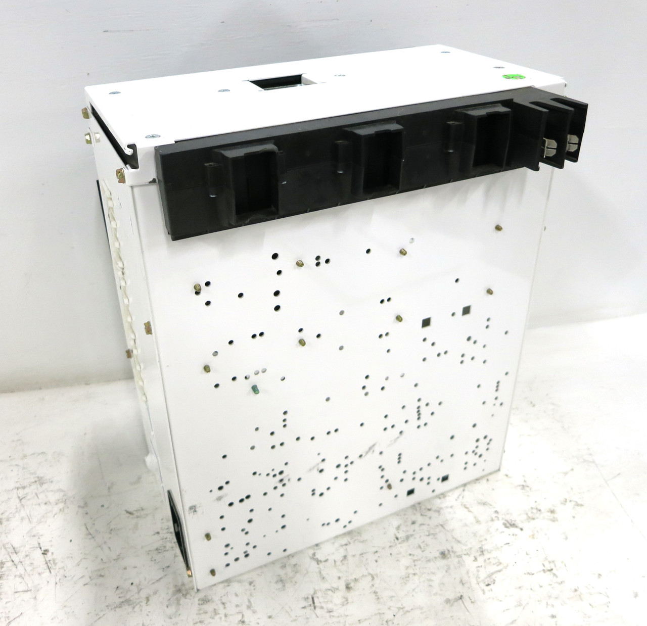 Eaton Freedom FlashGard 50A Breaker Size 2 Starter MCC Bucket 18" 50 Amp FLAW (DW3805-1)