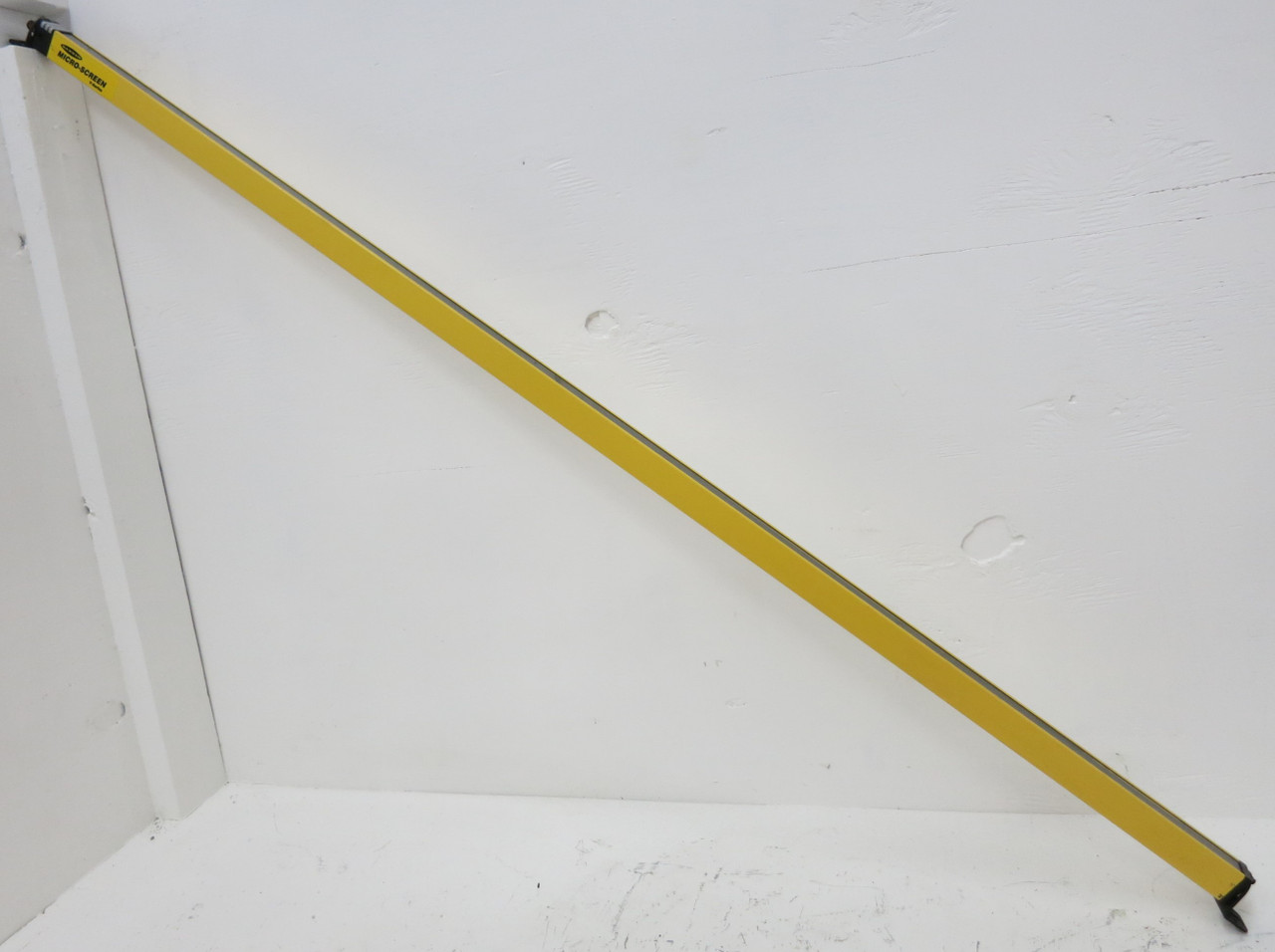 Banner USR5612Y 56"" R W/QD 1.25"" V-Series Micro-Screen 56 inch 55082 (GA0842-1)