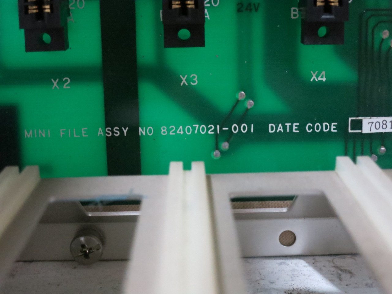 Yamatake Honeywell J-AF00 PLC Rack 82407021-001 Chassis JAF00 Module (DW4149-4)