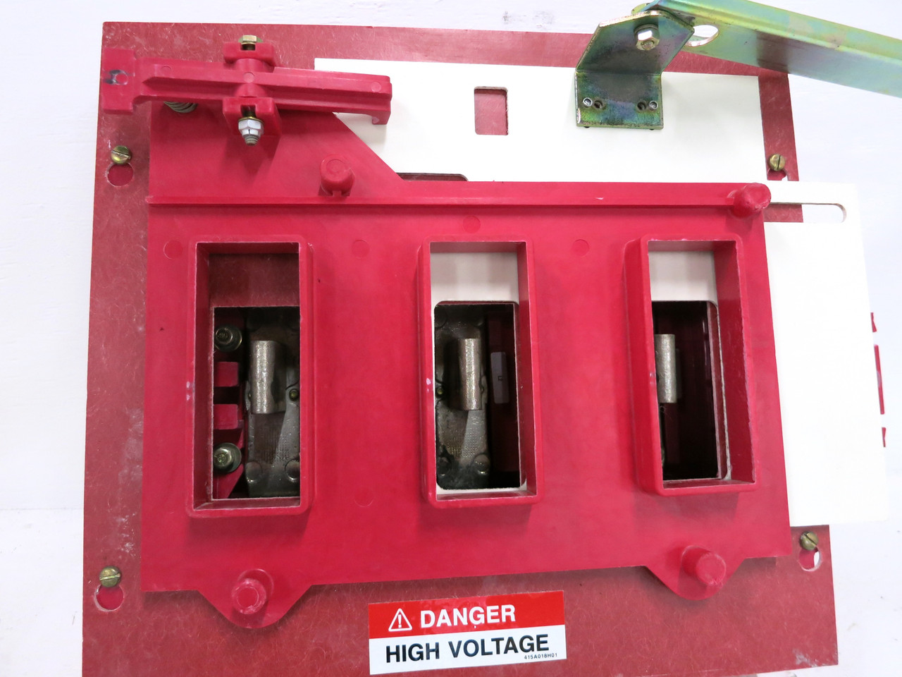 Cutler Hammer Ampgard 400A Isolating Switch Line Stab Assembly w Shutter SJA/SJS (DW4212-8)