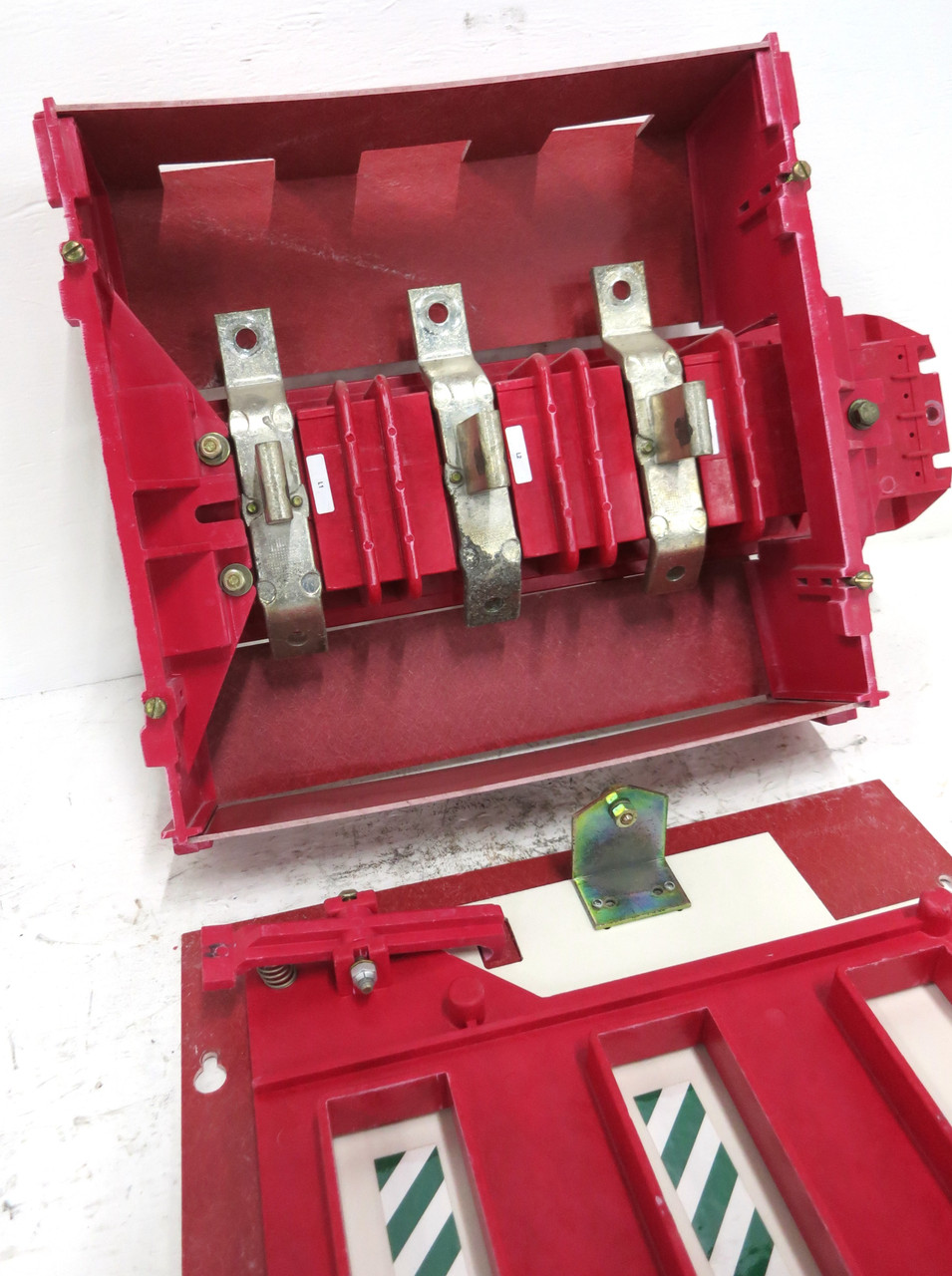 Cutler Hammer Ampgard 400A Isolating Switch Line Stab Assembly w Shutter SJA/SJS (DW4212-5)