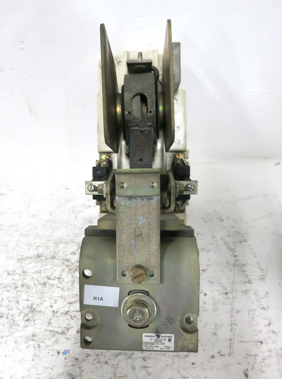 GE DS303A7A01LXA003XN 900A DC Contactor 600V 120V Coil 22D75G3A DS303A 900 Amp (DW4309-3)