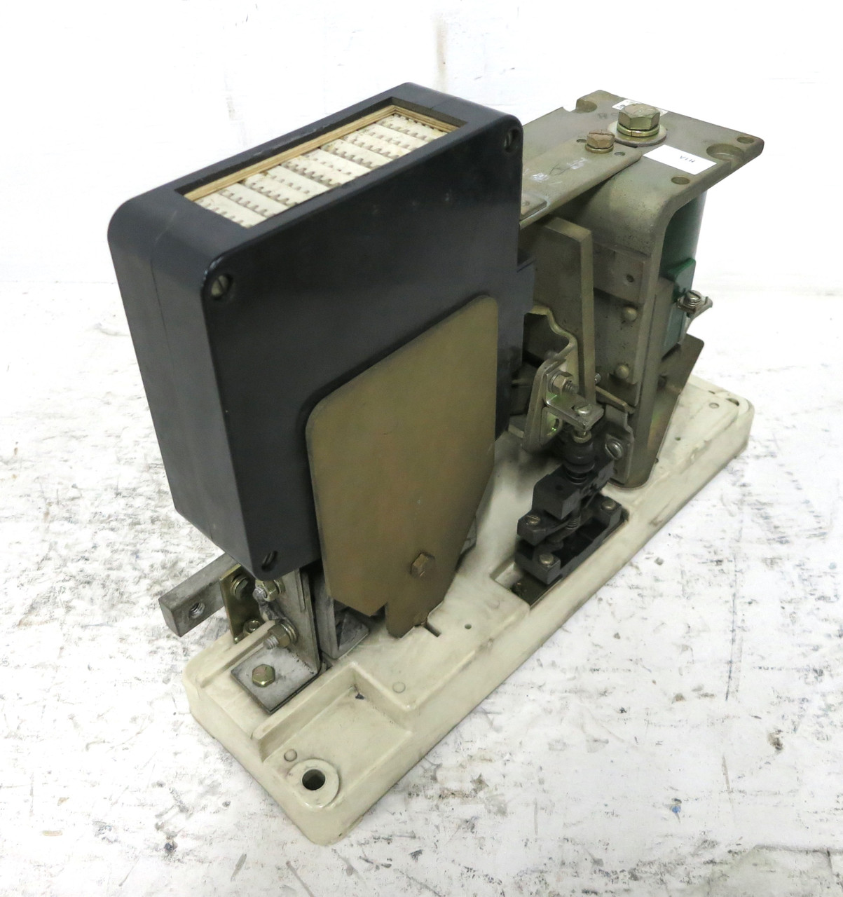 GE DS303A7A01LXA003XN 900A DC Contactor 600V 120V Coil 22D75G3A DS303A 900 Amp (DW4309-6)