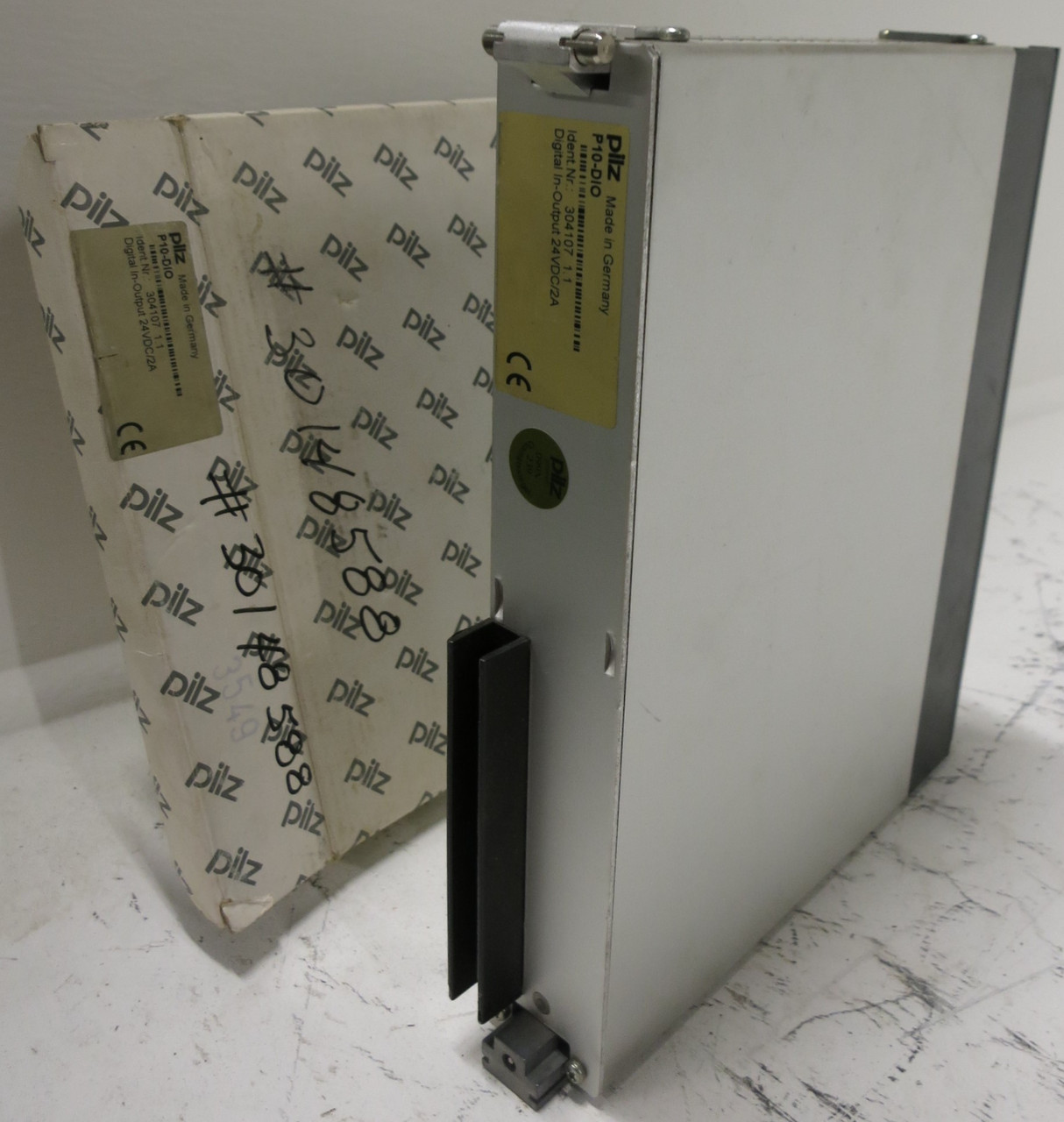 Pilz P10-DIO 304107 Digital In-Output 24VDC/2A PLC 304 107 P 10 DIO NIB (GA1031-1)