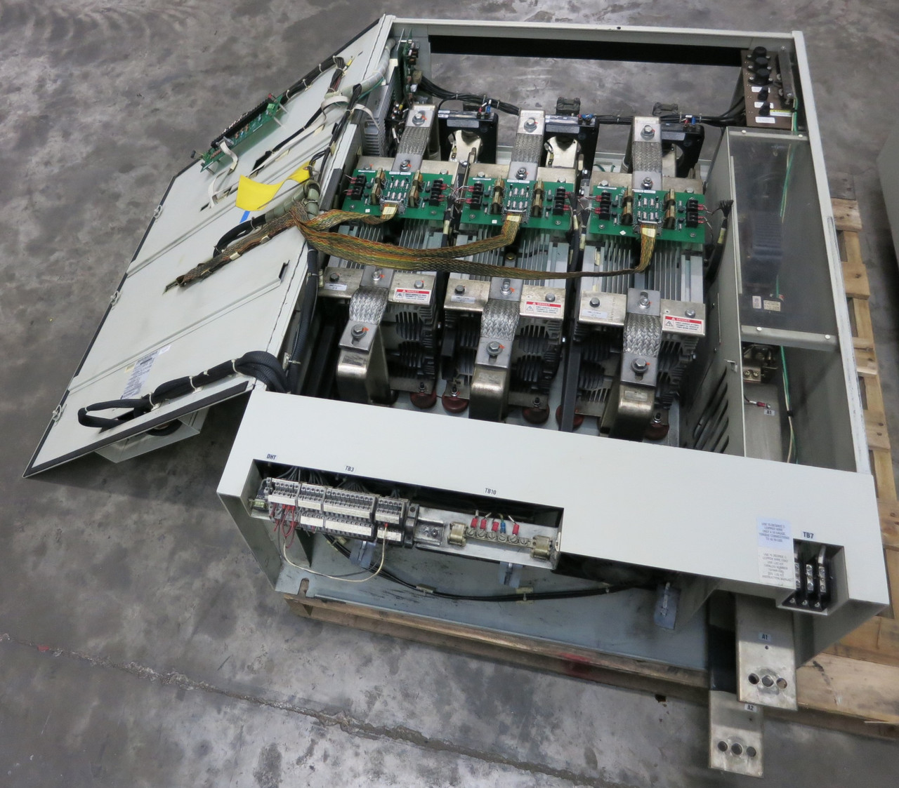 Allen Bradley 1395-B81-EN-P30 Ser B 300 HP / 223.8 kW DC Controller Drive AB (GA1061-1)