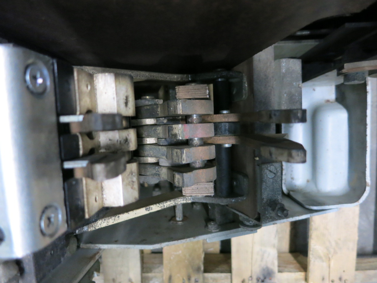 General Electric AK-2-50 1600A LV Power Circuit Breaker w 1600A Overcurrent Trip (GA1072-1)