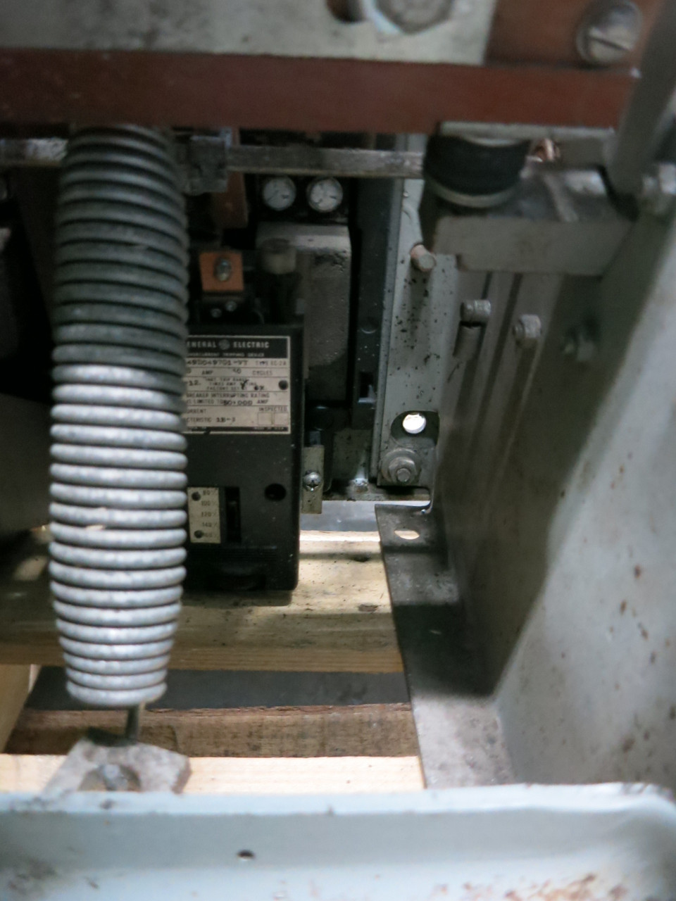 General Electric AK-2-50 1600A LV Power Circuit Breaker w 1600A Overcurrent Trip (GA1072-1)