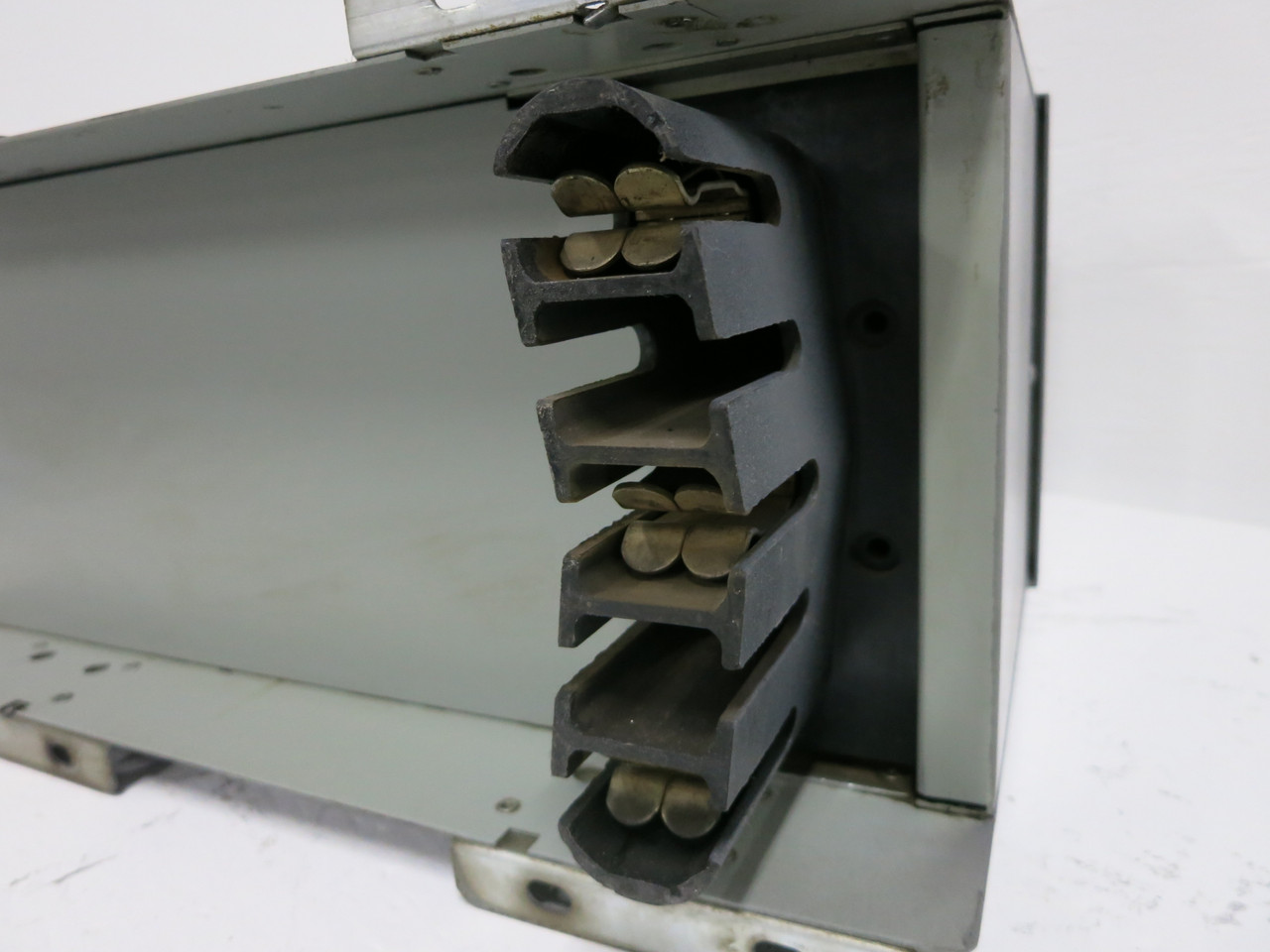 Continental PCB-3225-36 225A 480V Breaker Bus Plug Switch 225 Amp BD ITE Gould (DW4481-1)