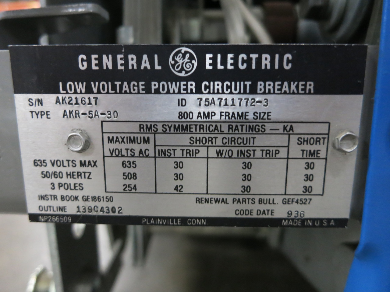 GE AKR-5A-30 800A MO Air Breaker LSIG 300 Amp Plug AKR30C3F0805 General Electric (DW4665-1)