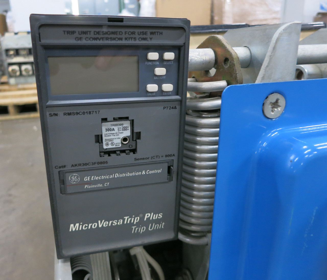 GE AKR-5A-30 800A MO Air Breaker LSIG 300 Amp Plug AKR30C3F0805 General Electric (DW4665-1)