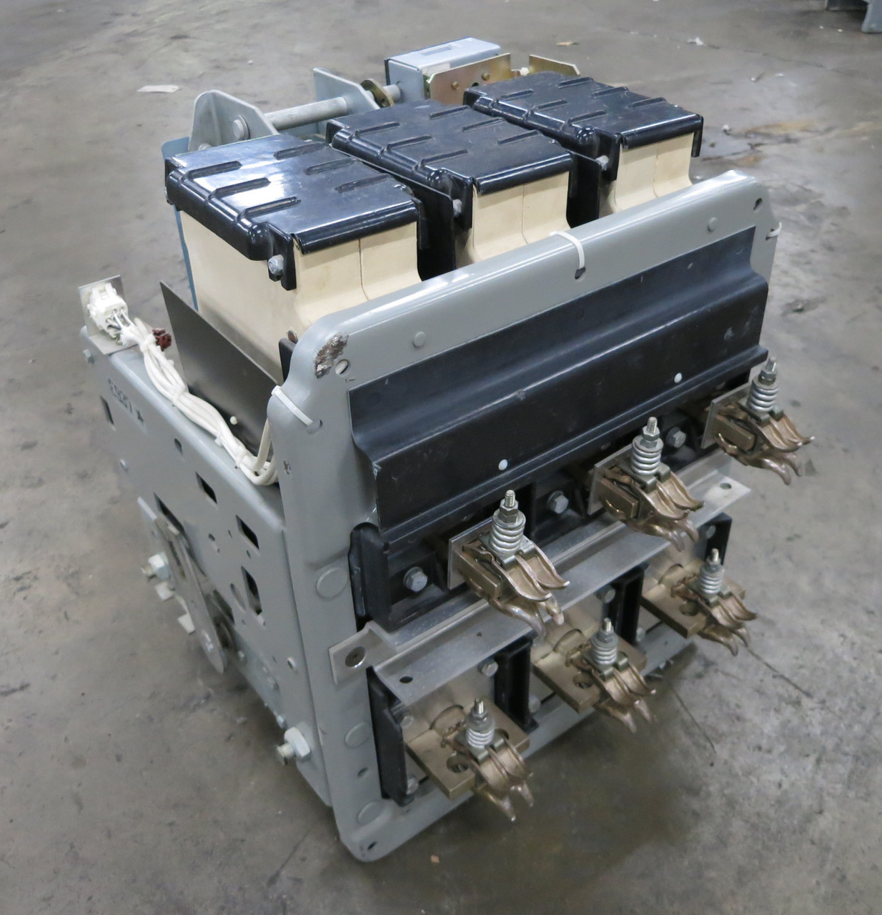 GE AKR-5A-30 800A MO Air Breaker LSIG 300 Amp Plug AKR30C3F0805 General Electric (DW4665-1)