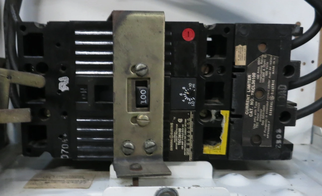 GE 8000 100A Breaker Size 3 Starter 30" MCC Bucket CR206E0 100Amp TECL (BJ0107-13)