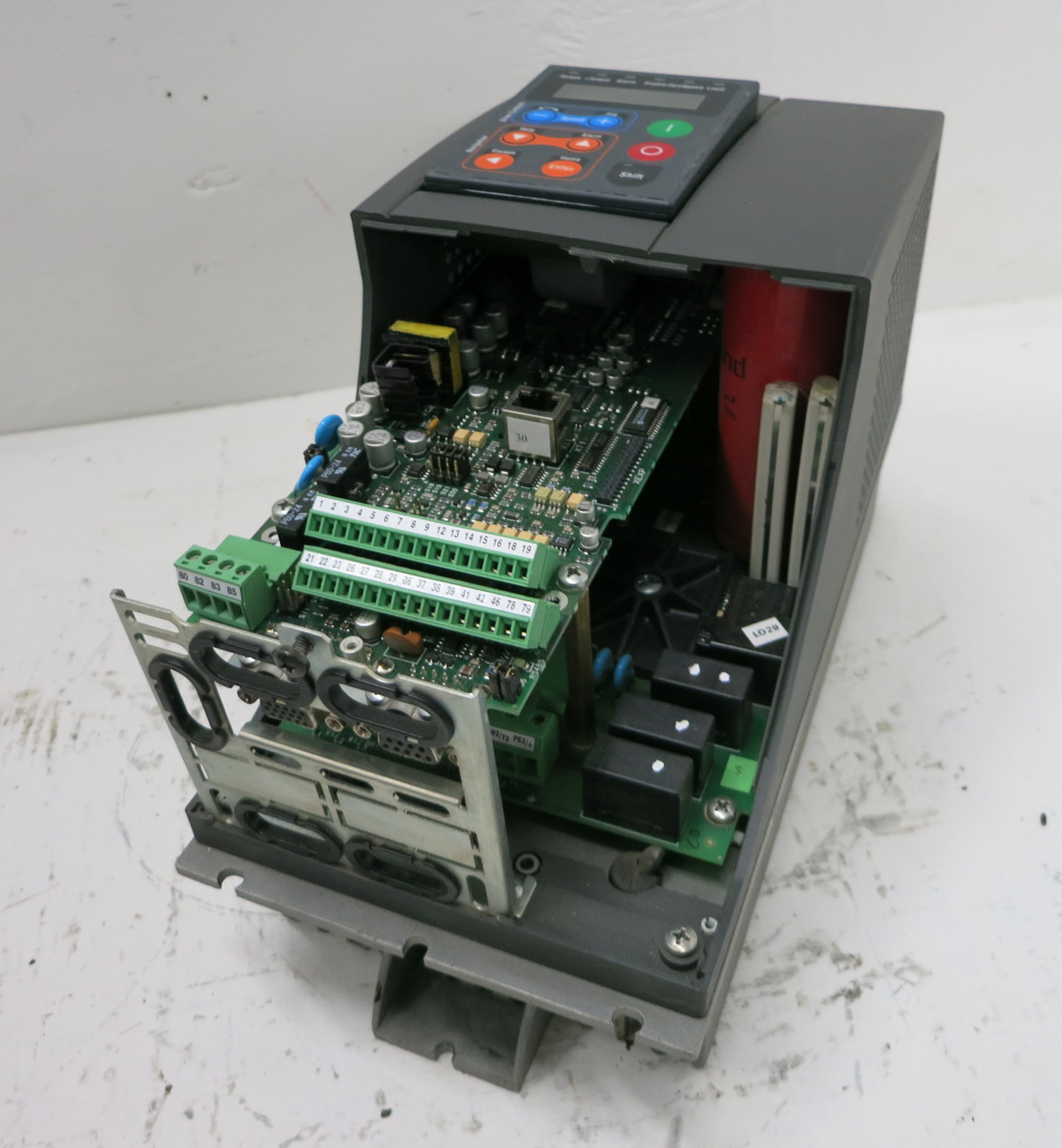 GE 6KAVI43005Y1B1 5HP AC VS Drive AV-300i 3PH 480V Inverter 7.6A 5 HP 6KAV143005 (DW4714-4)