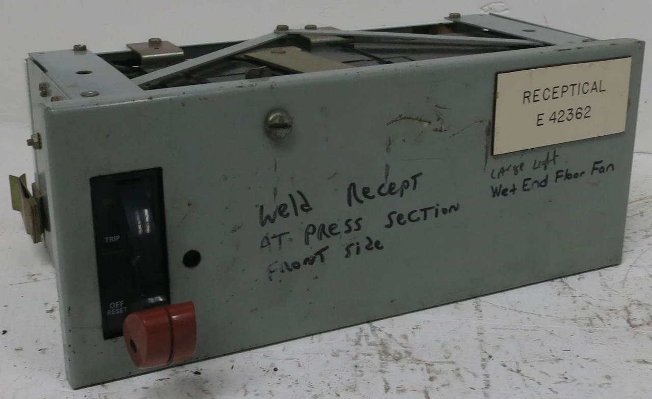 General Electric GE 8000 40A Breaker 6" MCC Feeder Bucket 40 Amp TRI-BREAK (BJ0146-1)