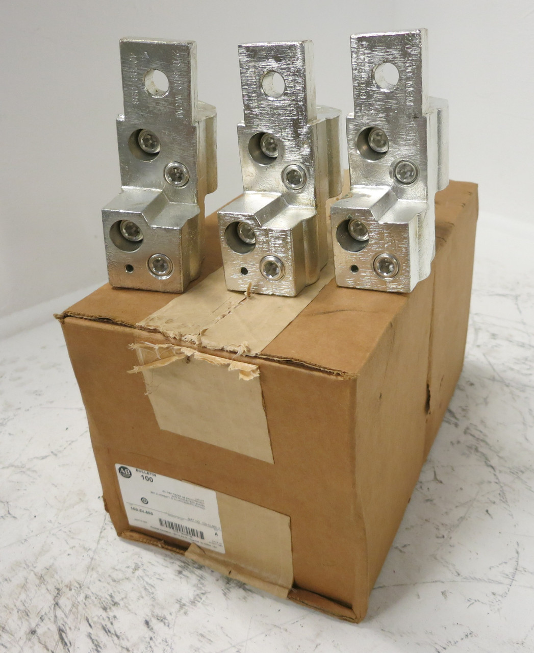 Image of NEW Allen Bradley 100-DL860 Lug Kit 2/0-500 MCM 40798-098 4 Wire (BOX OF 3)