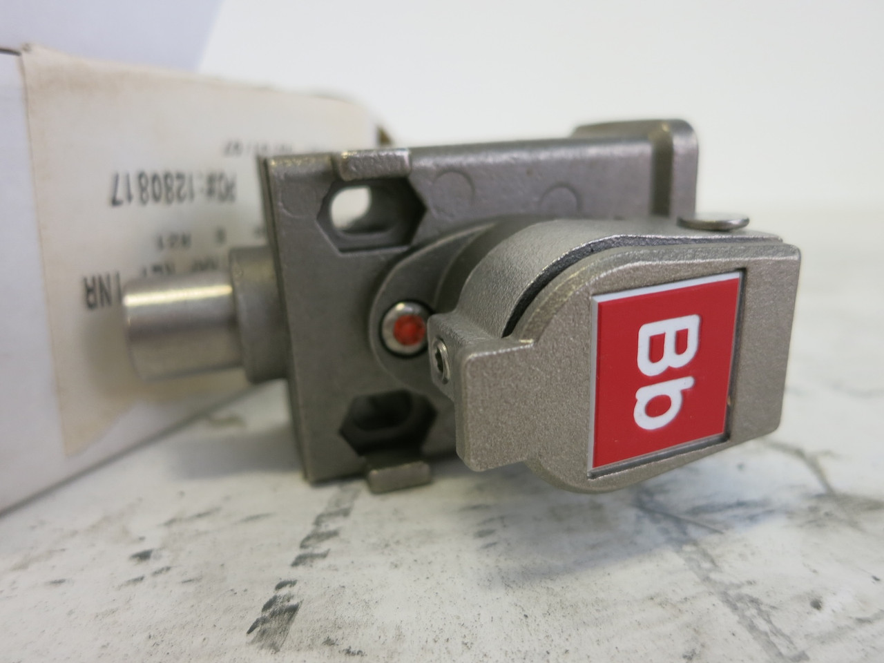 NEW Allen Bradley 440T-MSBLE10BB Single Key Bolt Lock Trap GuardMaster ProSafe (DW4851-2)