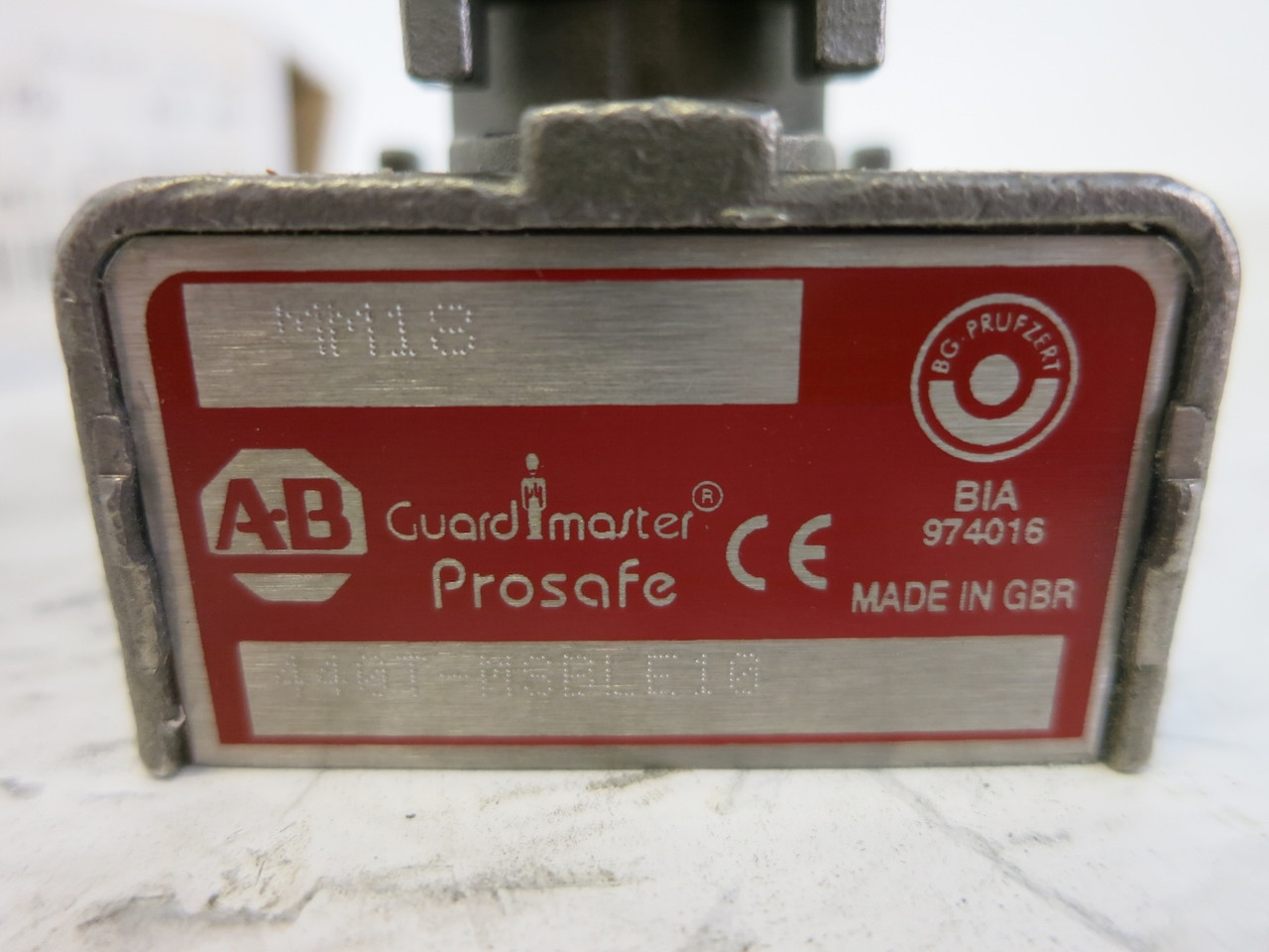 NEW Allen Bradley 440T-MSBLE10BB Single Key Bolt Lock Trap GuardMaster ProSafe (DW4851-2)