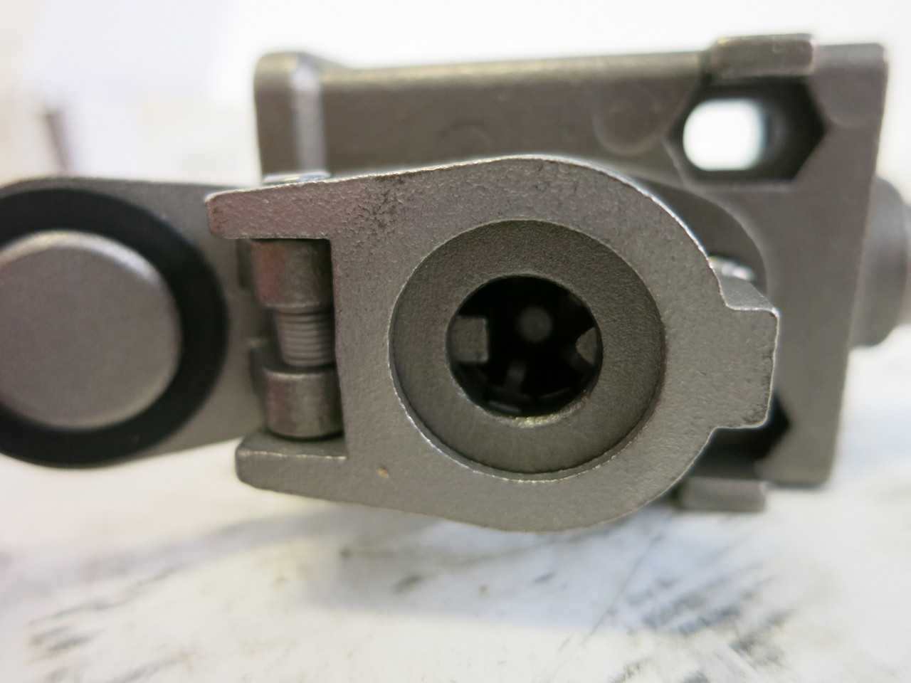 NEW Allen Bradley 440T-MSBLE10BB Single Key Bolt Lock Trap GuardMaster ProSafe (DW4851-2)