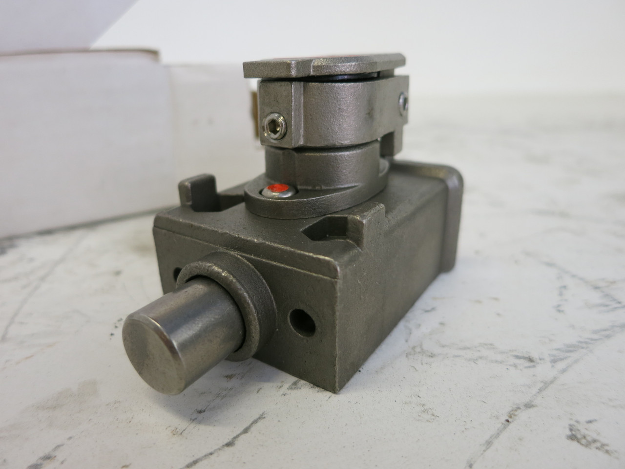 NEW Allen Bradley 440T-MSBLE10AB Single Key Bolt Lock Trap GuardMaster ProSafe (DW4852-1)