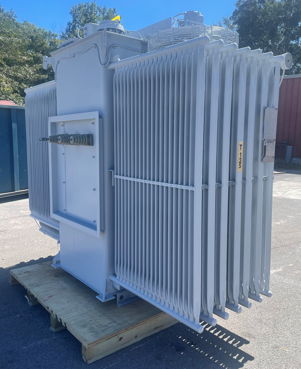 Westinghouse 5000-7000 kVA 13800 to 2400Y/1386 Pad Mount Oil Transformer 2400 V (PM3202-1)