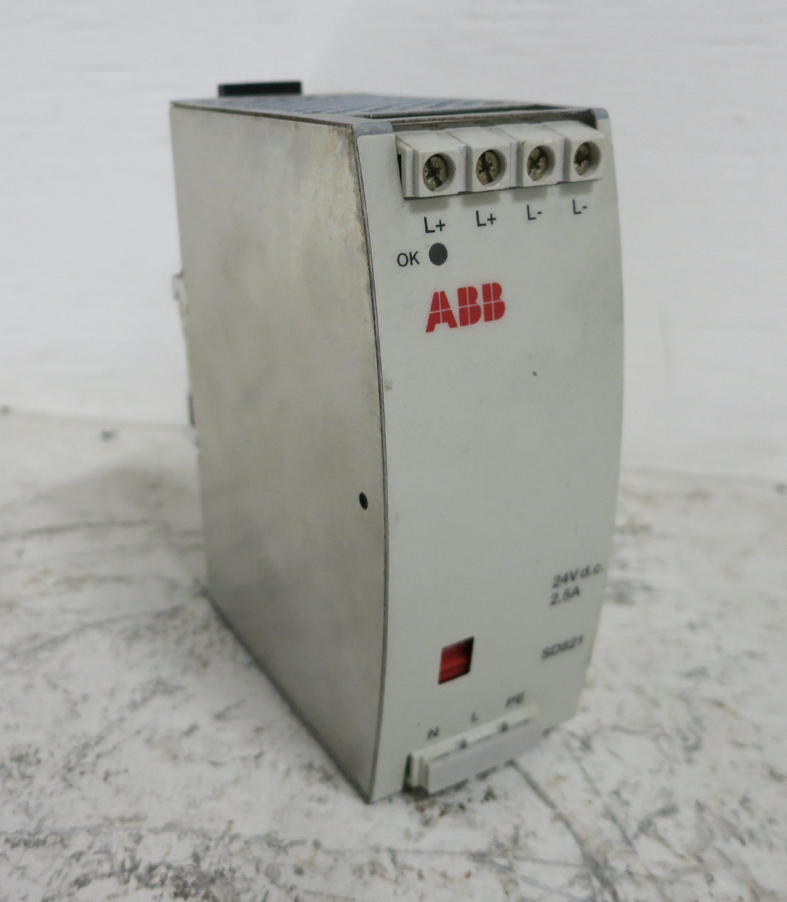 Image of ABB SD821 3BSC610037R1 AC 800M Power Supply 115/230V to 24V