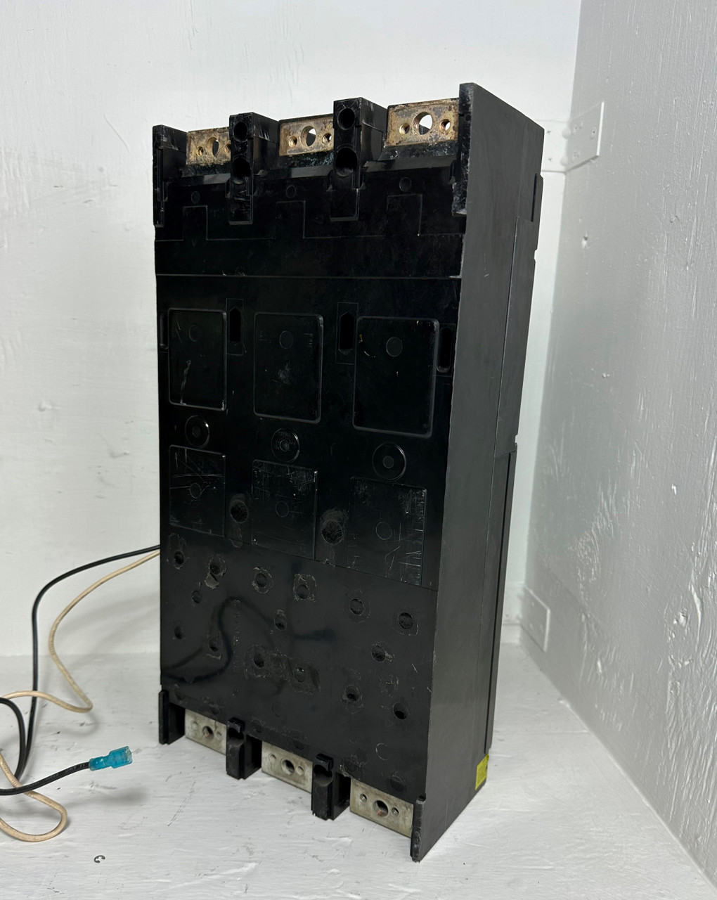 GE THJ9VF26 600A LSIG Circuit Breaker w/ 400 Amp Trip TR2SX 3P General Electric (EM4610-1)