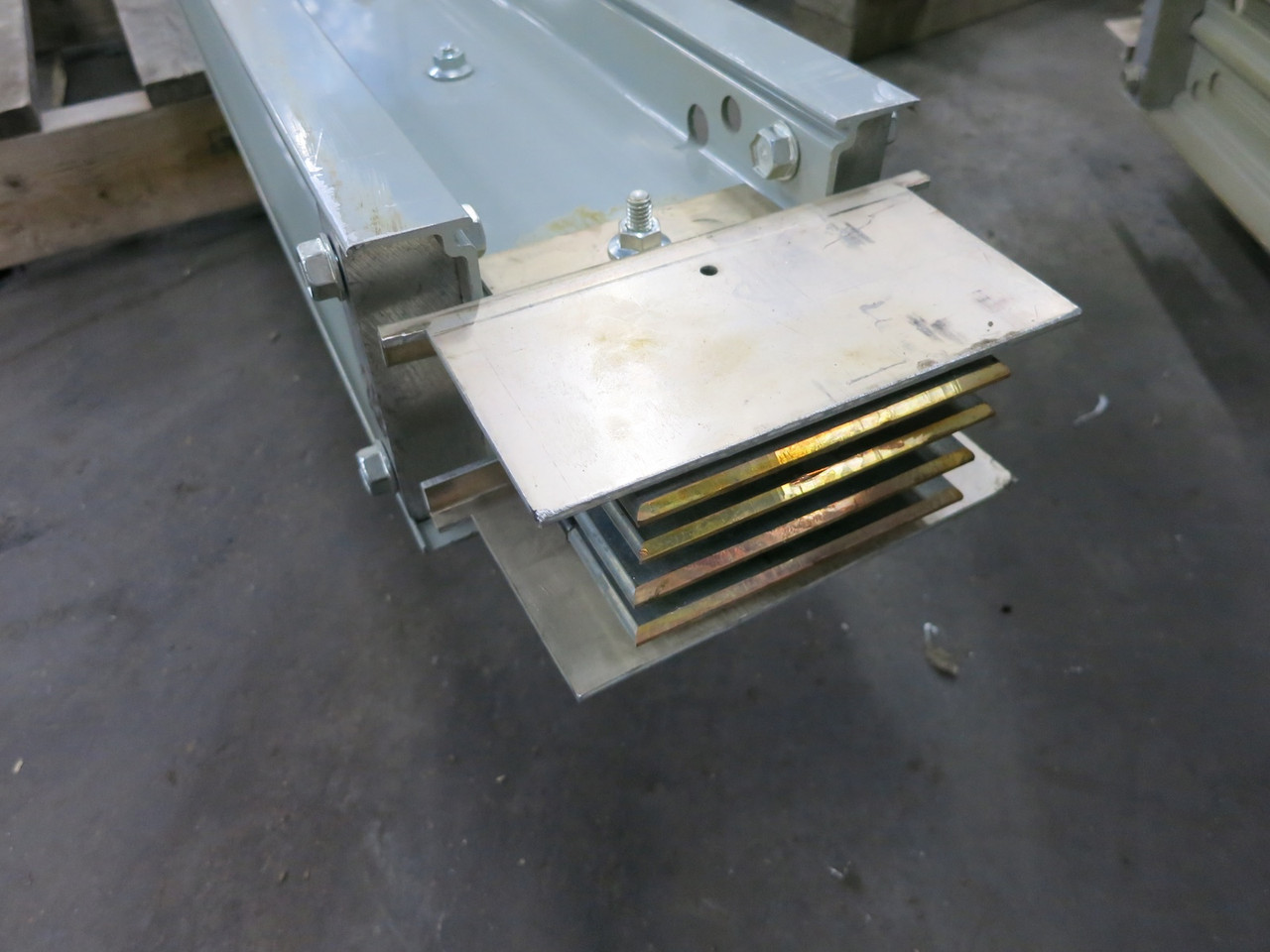 GE Spectra Busway 1600A 96" Copper Feeder 1600 Amp 8 ft Stick 600V 3PH 4W F4HC16 (DW5065-1)