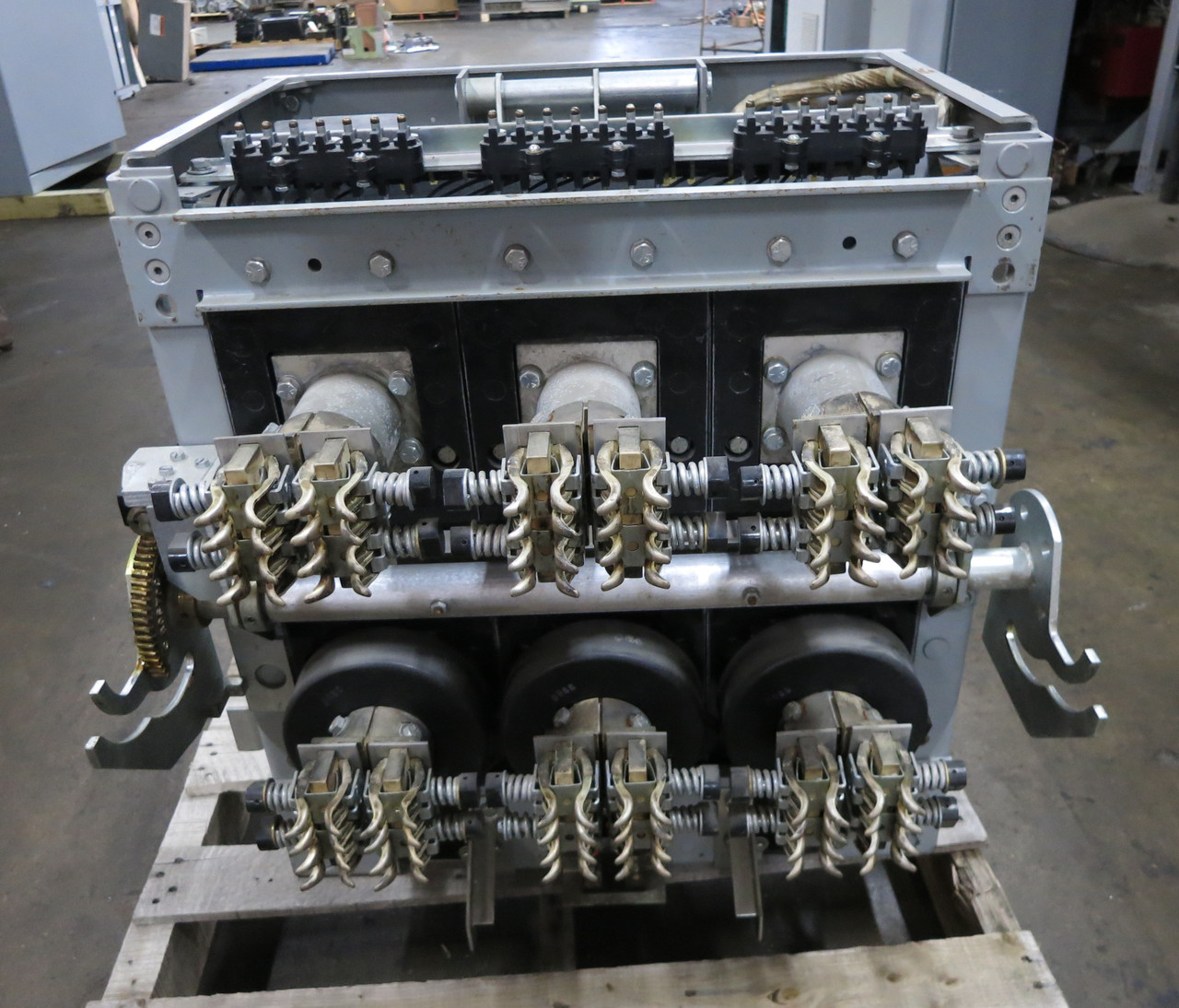 GE AKR-6D-75 3200A EO Circuit Breaker LSG Microversa Trip TA9VT32MGA3 3200 Amp (DW5225-2)