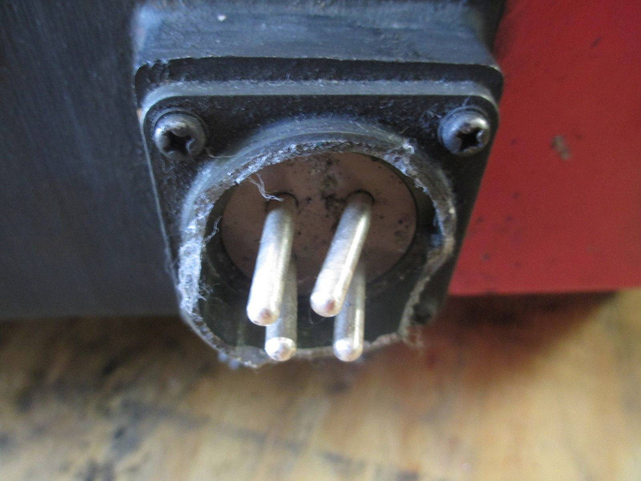 Fanuc A06B-0501-B611 AC Servo Motor 2000 RPM Model 10 Plug Terminal Flaw (EBI1332-1)