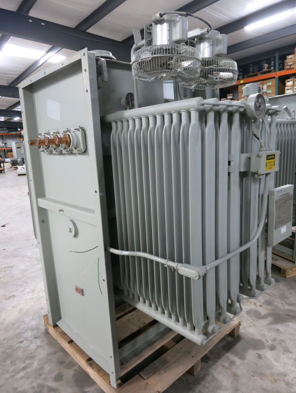 GE 750-966 kVA 4800 Delta to 208Y/120 Pad Mount Oil Filled Transformer 3PH 208 (DW5333-2)