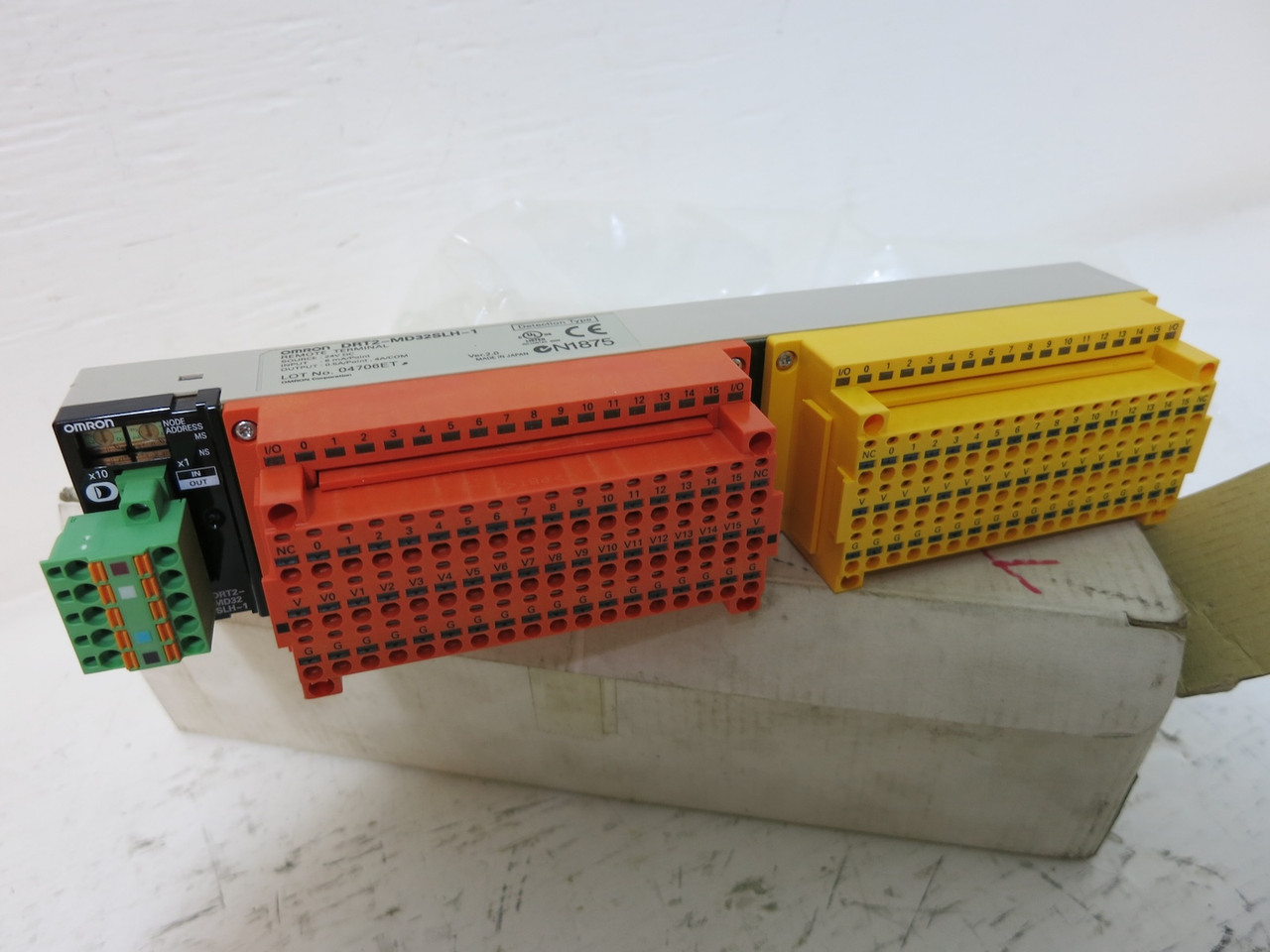 NEW Omron DRT2-MD32SLH-1 I/O Remote Terminal PLC  Module 24V (DW5346-1)