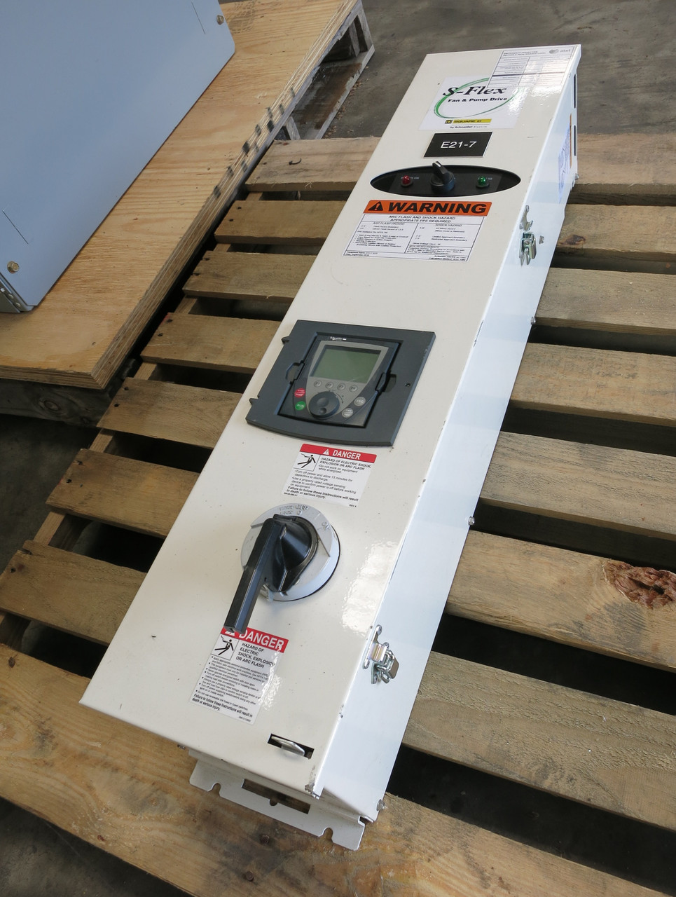 Square D ATV212 S-Flex VS Drive Controller 7.5 HP Enclosed VFD SFD212GG4Y 460V (DW5348-5)