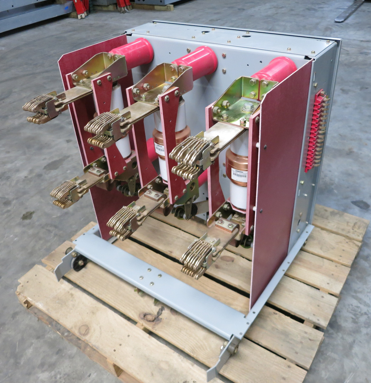 Siemens 05-GMI-50-1200-130 1200A 4.76kV Vacuum Circuit Breaker 1200 Amp VS-15050 (DW5383-5)