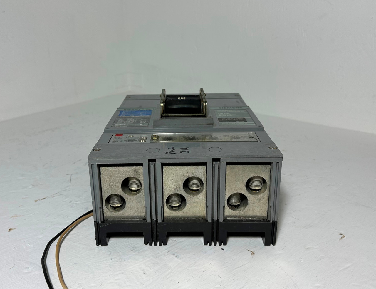 Siemens SJD69200NGT 200A Sentron LSIG Circuit Breaker SJD6-A 3P Neutral & Ground (EM4716-10)