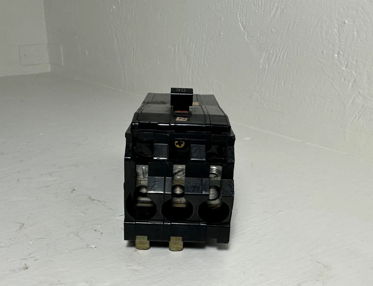 Square D QIB390 90A Molded Case Circuit Breaker 240 VAC Type QIB 3 Pole 90 Amp (EM4733-1)
