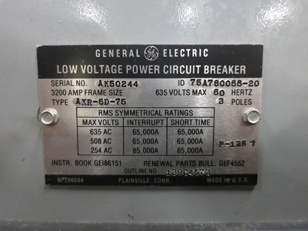 GE 3200A AKD-8 Power Breaker Switchgear AKR-6D-75 Transfer Switch 3200 Amp 480V (DW5497-1)