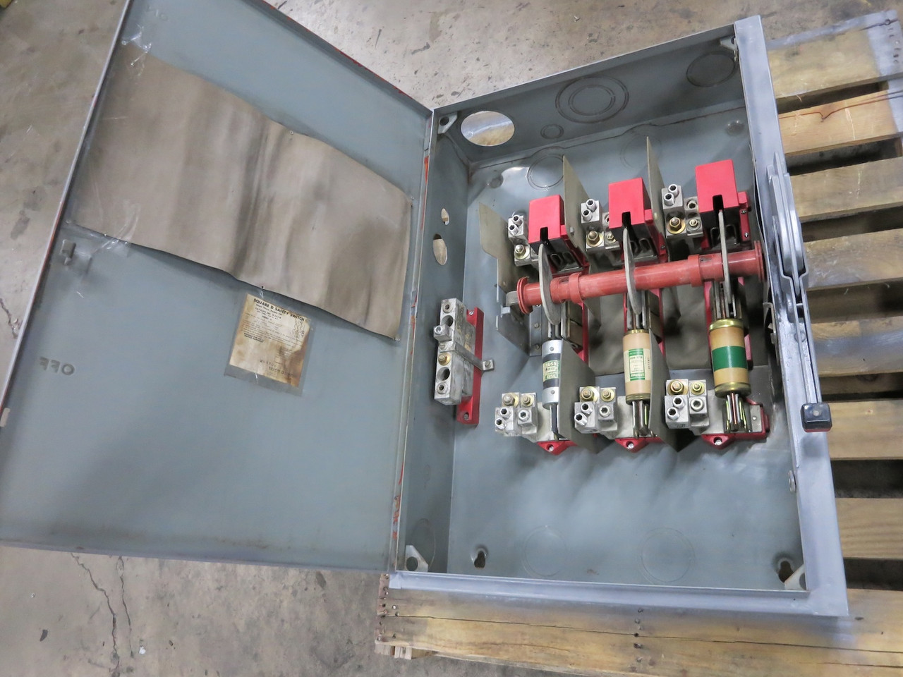 Square D H325N 400A 240V Fusible Safety Switch Disconnect 400 Amp H325-N C1 (DW5587-1)